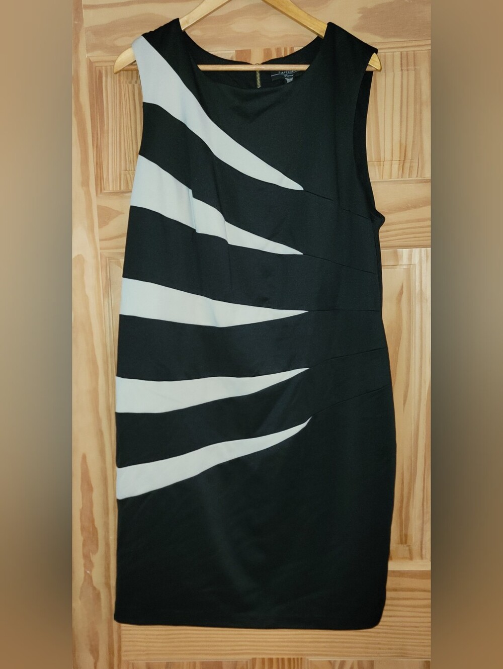 R & M Richards Black & Off-White Sleeveless Sheath Mini Dress - Size 20W